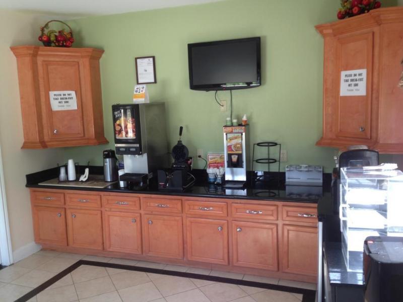Scottish Inn And Suites Alvin Εξωτερικό φωτογραφία