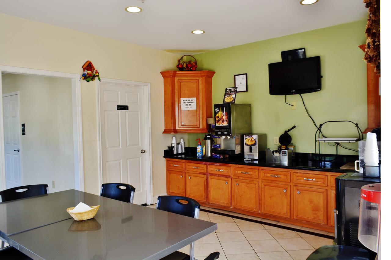 Scottish Inn And Suites Alvin Εξωτερικό φωτογραφία