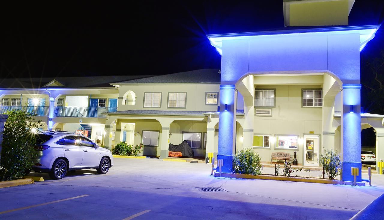 Scottish Inn And Suites Alvin Εξωτερικό φωτογραφία