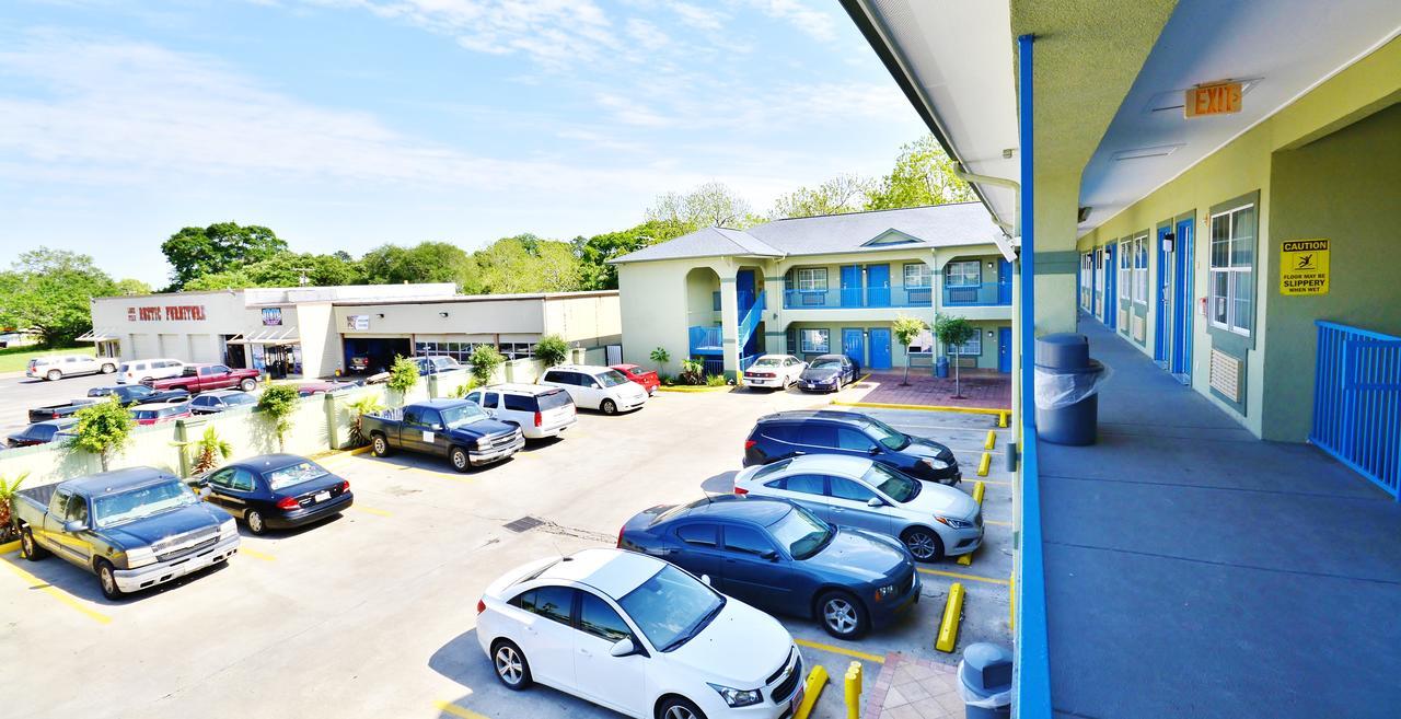 Scottish Inn And Suites Alvin Εξωτερικό φωτογραφία