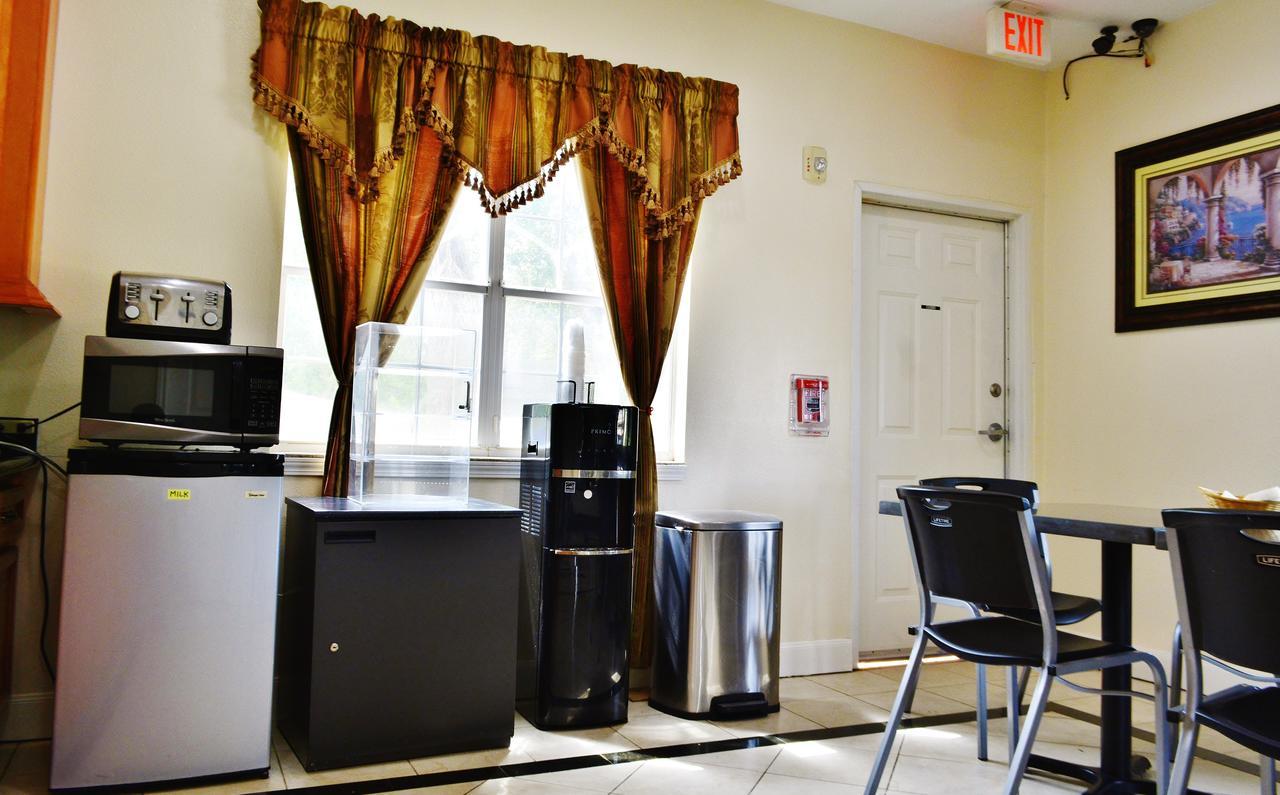 Scottish Inn And Suites Alvin Εξωτερικό φωτογραφία
