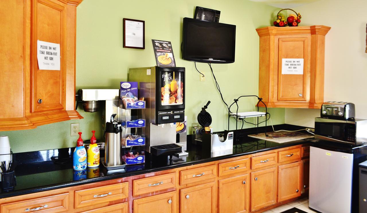 Scottish Inn And Suites Alvin Εξωτερικό φωτογραφία