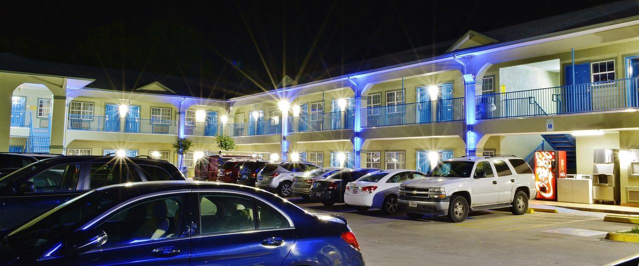 Scottish Inn And Suites Alvin Εξωτερικό φωτογραφία