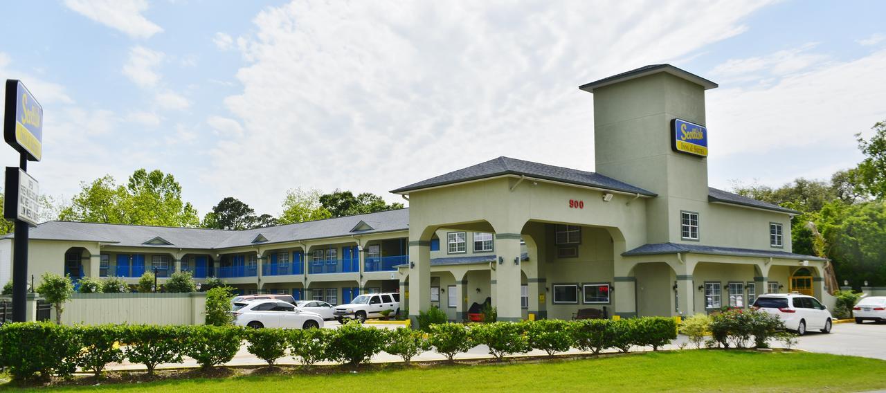 Scottish Inn And Suites Alvin Εξωτερικό φωτογραφία