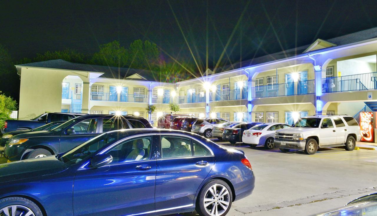 Scottish Inn And Suites Alvin Εξωτερικό φωτογραφία