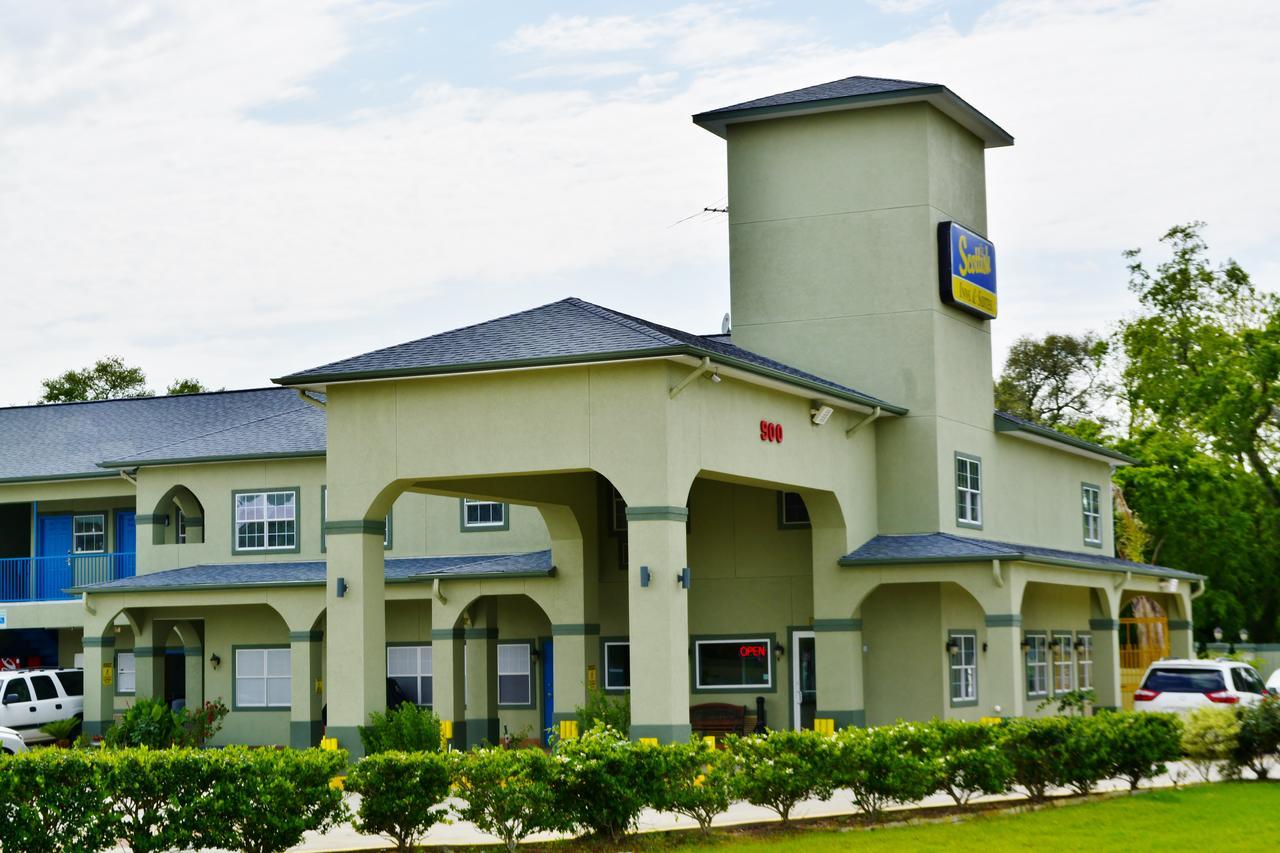 Scottish Inn And Suites Alvin Εξωτερικό φωτογραφία