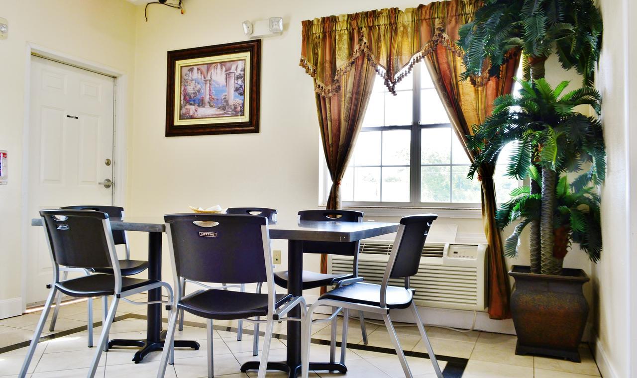 Scottish Inn And Suites Alvin Εξωτερικό φωτογραφία