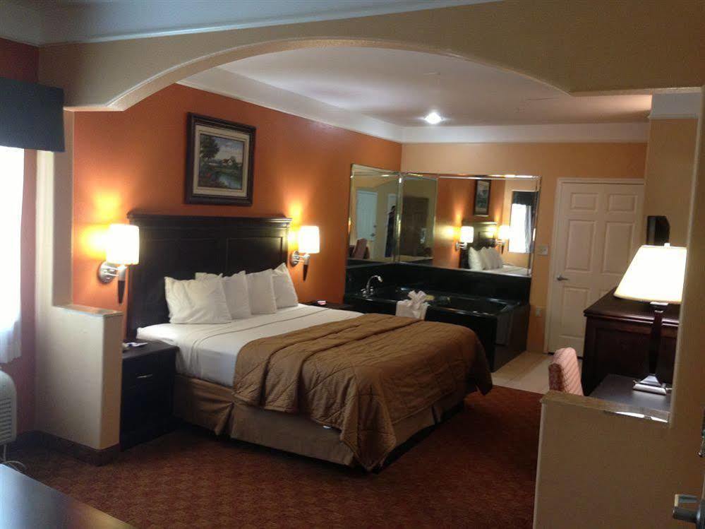 Scottish Inn And Suites Alvin Εξωτερικό φωτογραφία